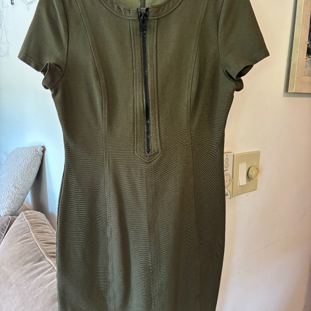 RTR designer green knee length fitted dress